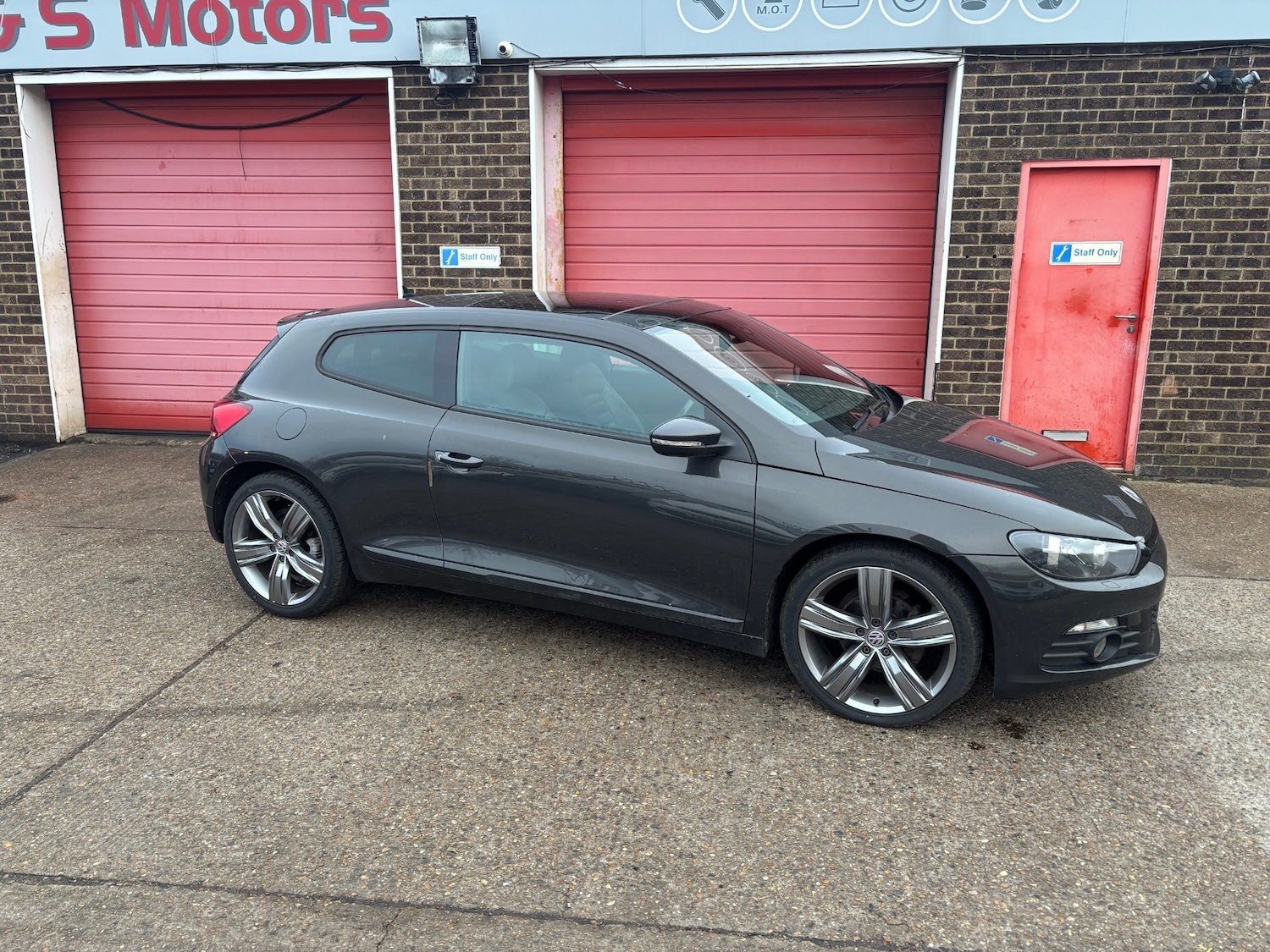 Used Volkswagen Scirocco 2010 for sale - 77084029: Photo 3