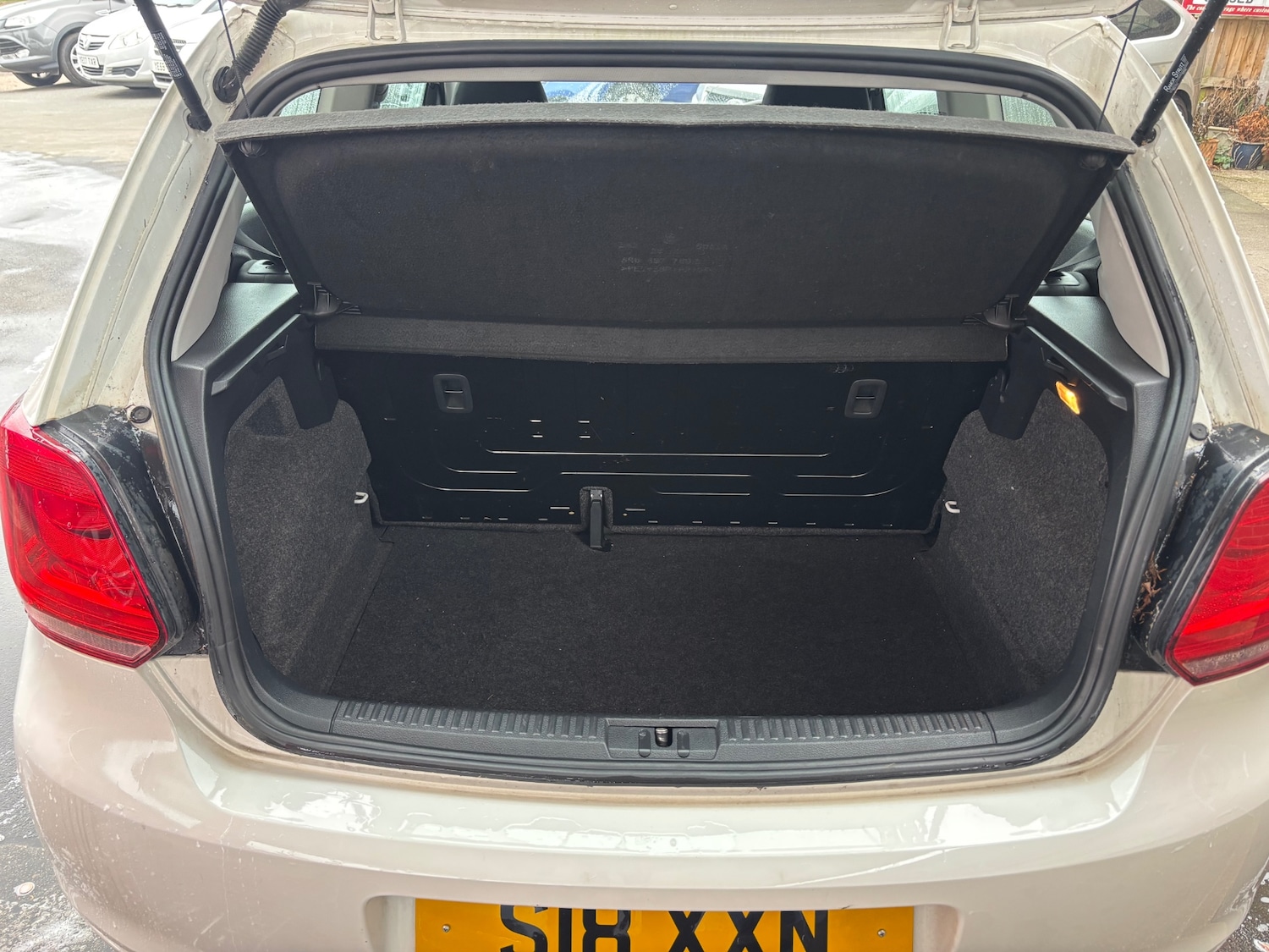 Used Volkswagen Polo 2011 for sale - 77797578: Photo 6