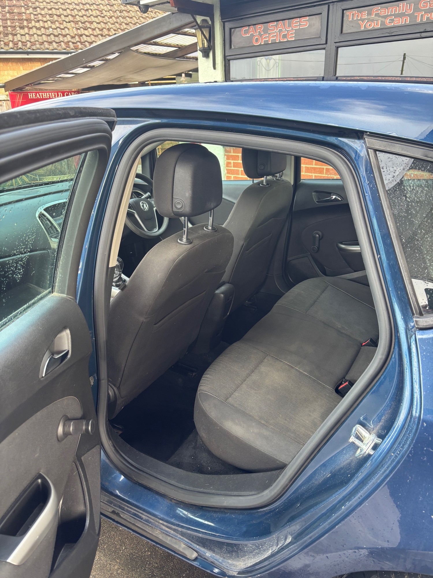 Used Vauxhall Astra 2010 for sale - 77980191: Photo 7