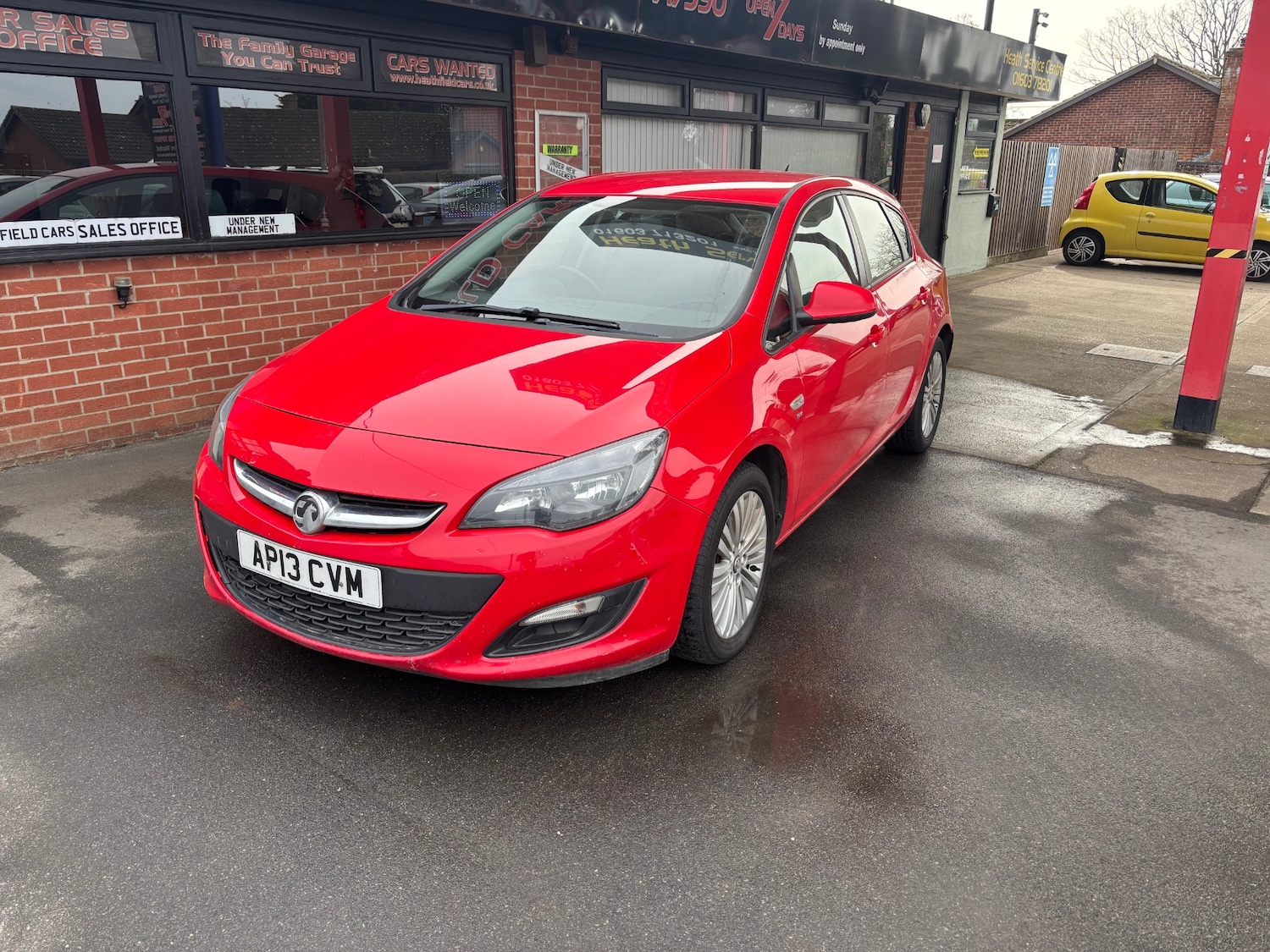 Used Vauxhall Astra 2013 for sale - 77622358: Photo 2