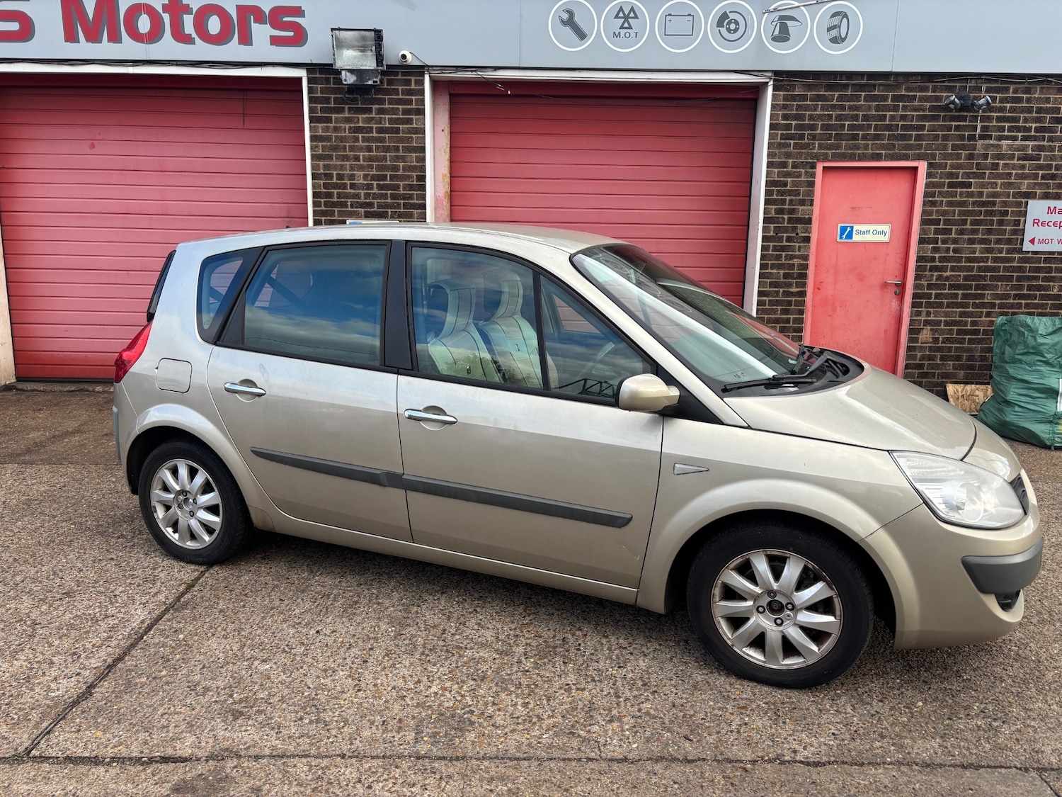 Used Renault Megane 2007 for sale - 76177646: Photo 2