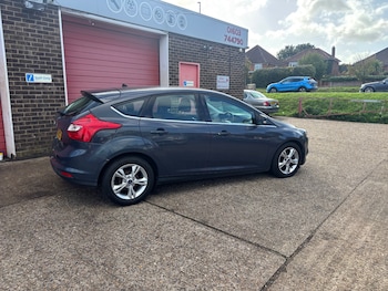 Used Ford Focus 2014 for sale - 76177323: Photo 2