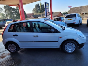 Used Ford Fiesta 2003 for sale - 77760854: Photo