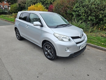 2011 (61) - 1.4 D-4D 5dr 4WD LOW MILEAGE 64.000 Miles