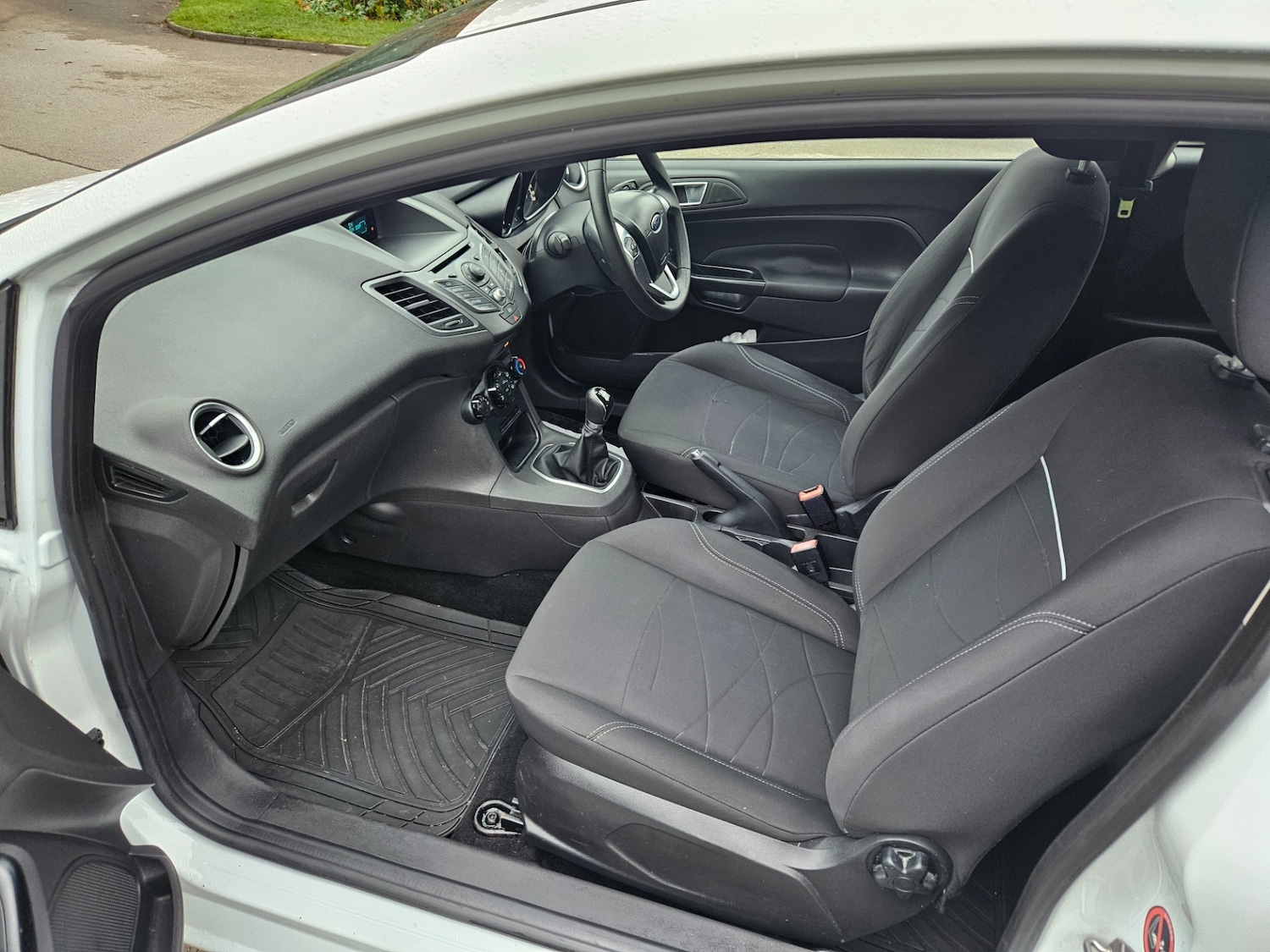 Used Ford Fiesta 2014 for sale - 75976173: Photo 9