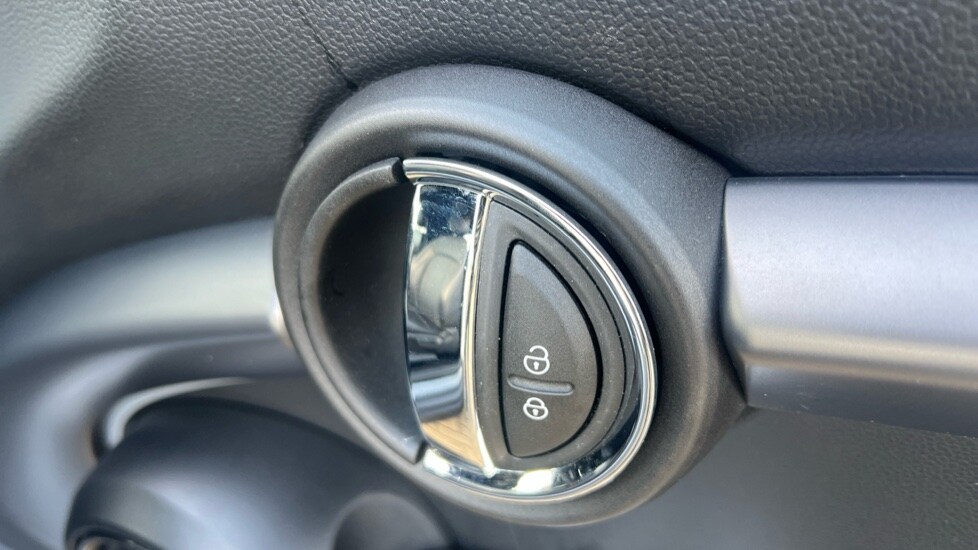 Used MINI Convertible 2023 for sale - 76544605: Photo 29