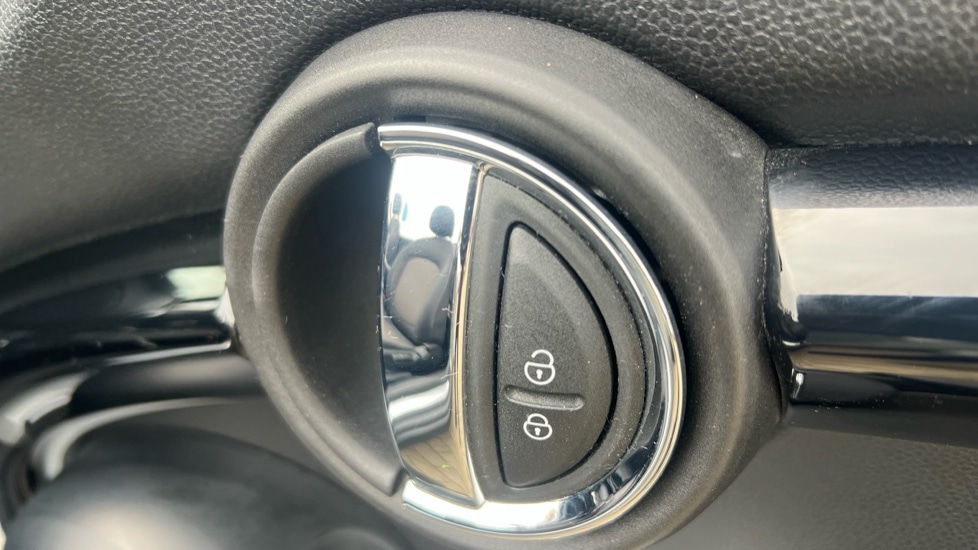 Used MINI Convertible 2023 for sale - 76104233: Photo 30