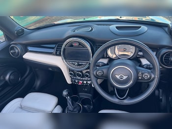 Used MINI Convertible 2017 for sale - 76960232: Photo