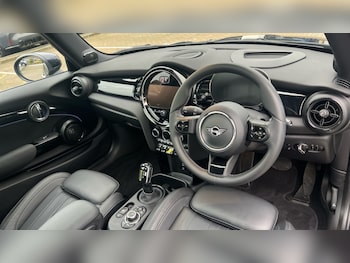 Used MINI Hatch 2022 for sale - 77092455: Photo