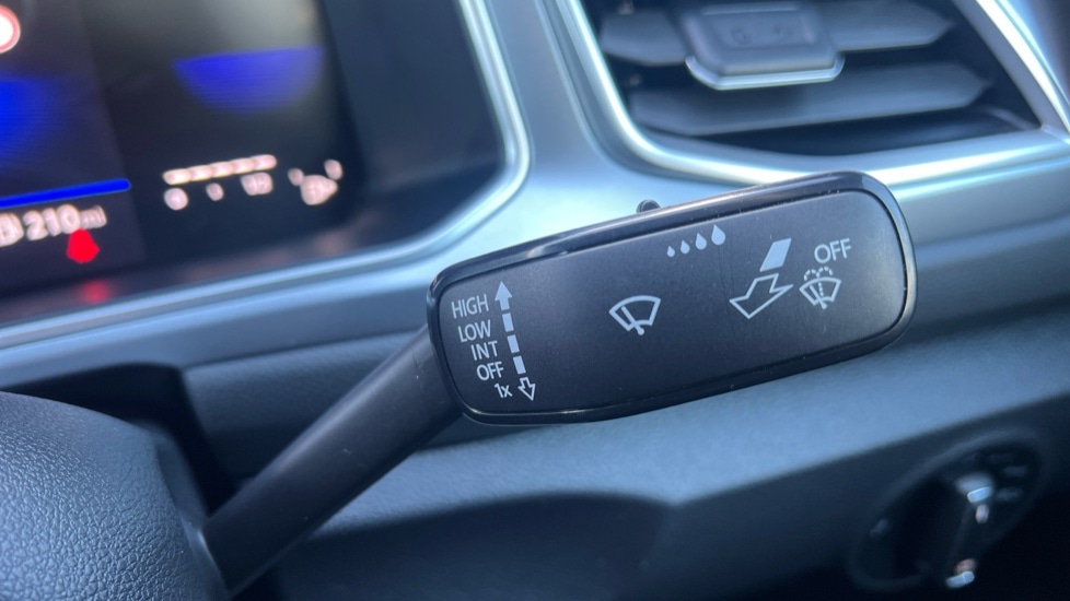 Used Volkswagen T-Roc 2022 for sale - 76350721: Photo 34