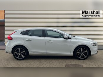 Used Volvo V40 2017 for sale - 75636737: Photo