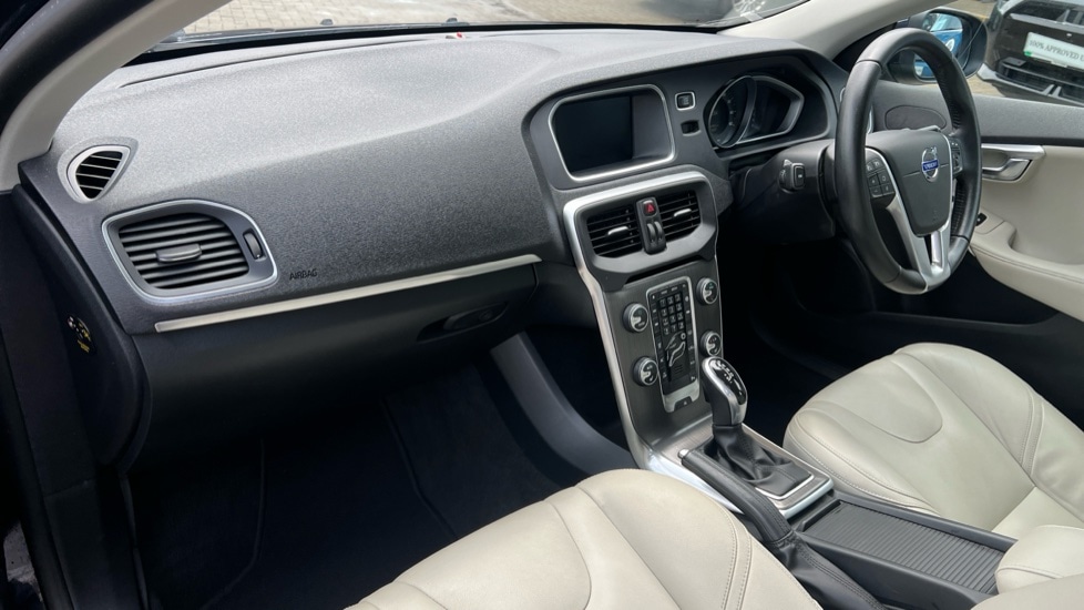 Used Volvo V40 2016 for sale - 76025332: Photo 10