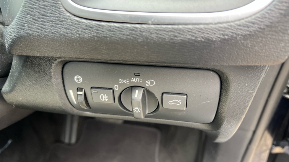 Used Volvo V40 2016 for sale - 76025332: Photo 29