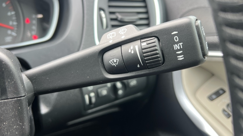 Used Volvo V40 2016 for sale - 76025332: Photo 33