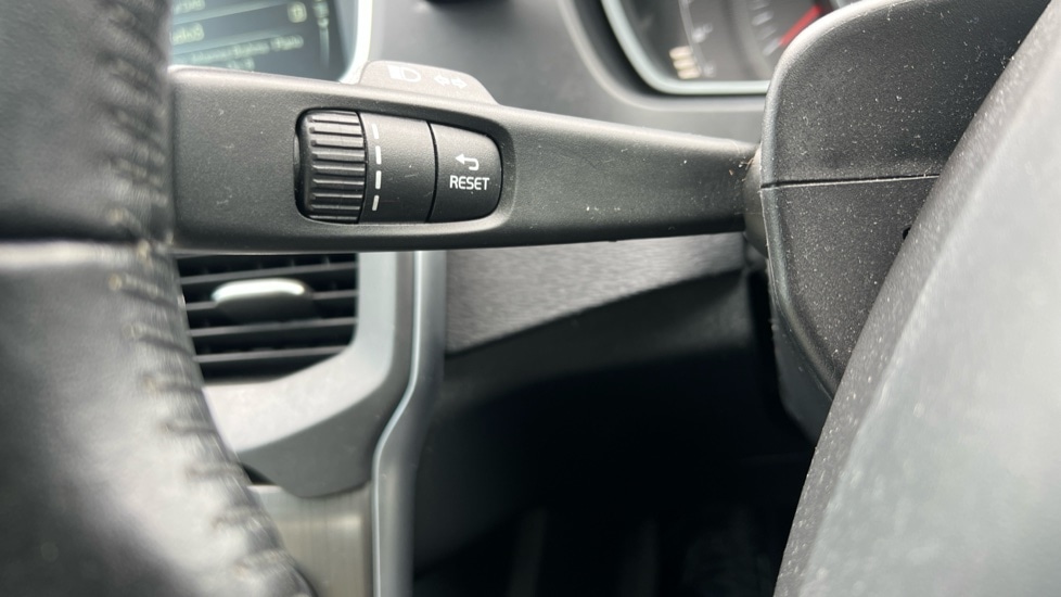 Used Volvo V40 2016 for sale - 76025332: Photo 34