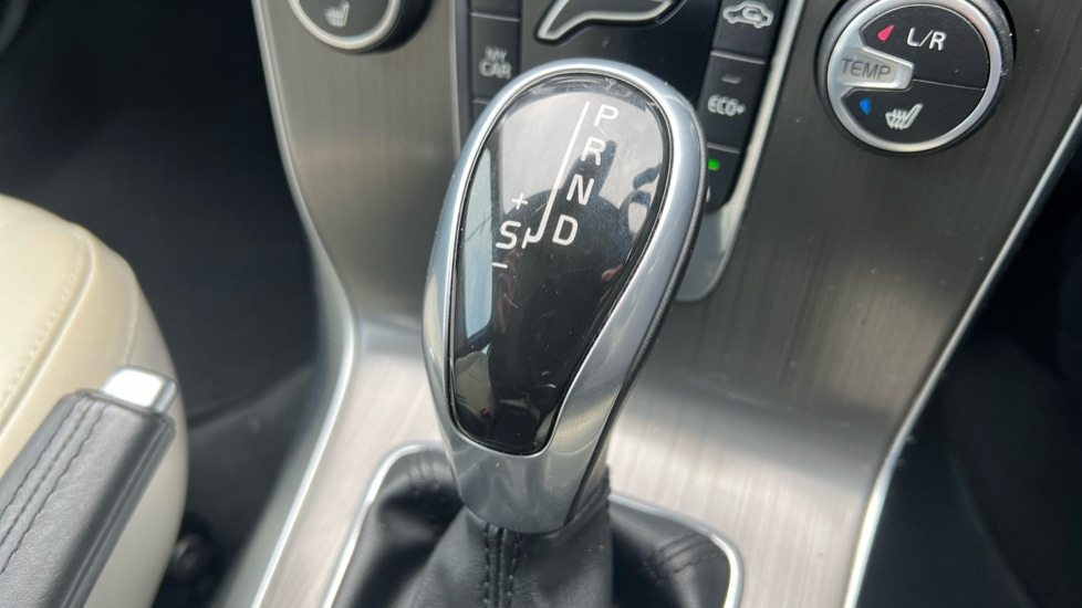 Used Volvo V40 2016 for sale - 76025332: Photo 35