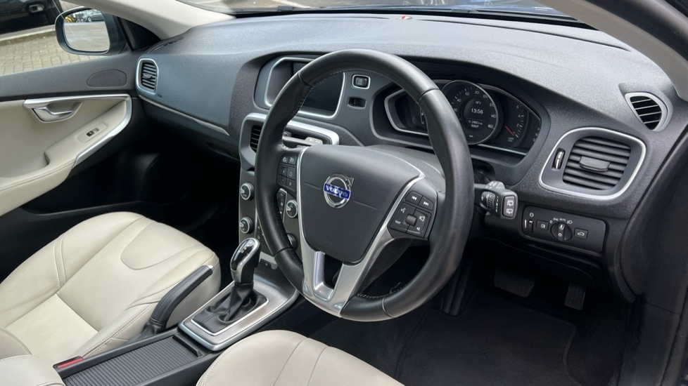 Used Volvo V40 2016 for sale - 76025332: Photo 9