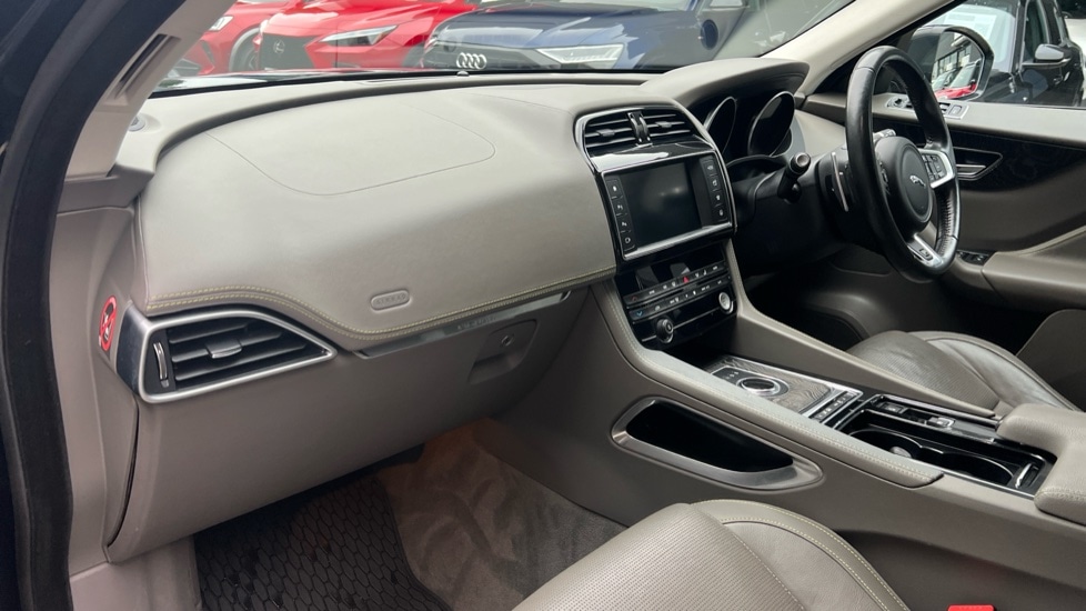 Used Jaguar F-Pace 2018 for sale - 76104104: Photo 10