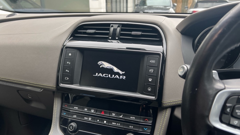 Used Jaguar F-Pace 2018 for sale - 76104104: Photo 12