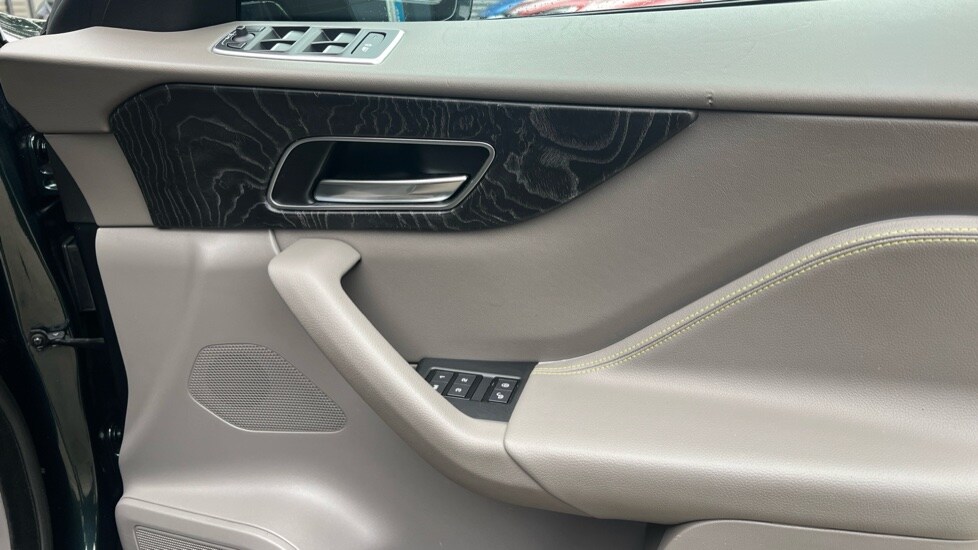 Used Jaguar F-Pace 2018 for sale - 76104104: Photo 21