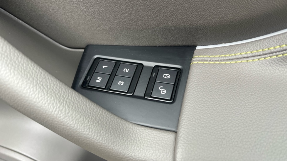 Used Jaguar F-Pace 2018 for sale - 76104104: Photo 22