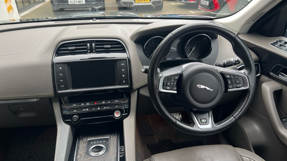 Used Jaguar F-Pace 2018 for sale - 76104104: Photo 32
