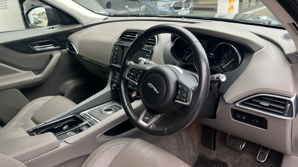Used Jaguar F-Pace 2018 for sale - 76104104: Photo 9