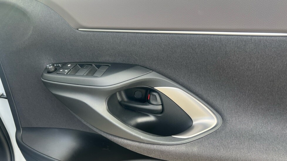 Used Toyota Yaris Cross 2023 for sale - 76487538: Photo 26