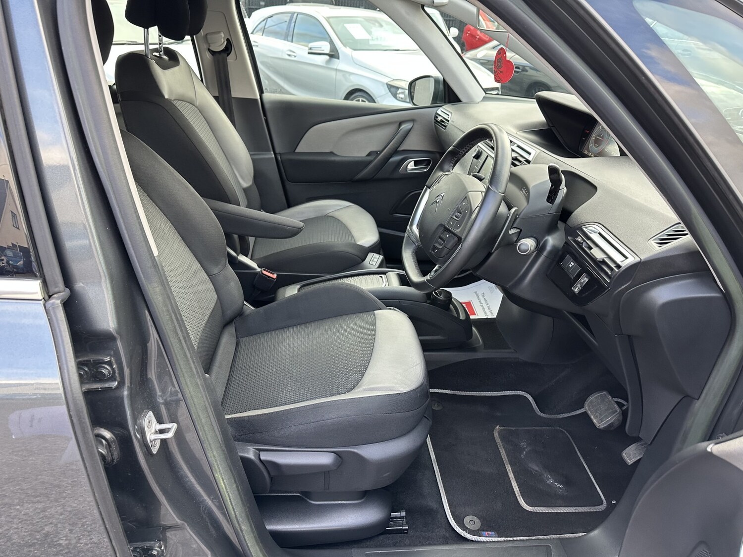 Used Citroen C4 Picasso 2015 for sale - 77822222: Photo 10