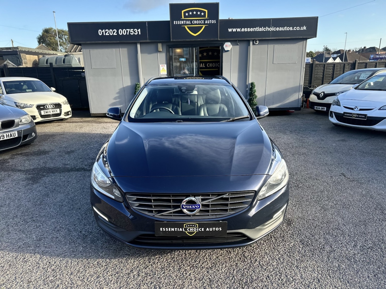 Used Volvo V60 2015 for sale - 77822267: Photo 2
