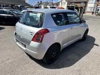 Used Suzuki Swift 2010 for sale - 79608564: Photo