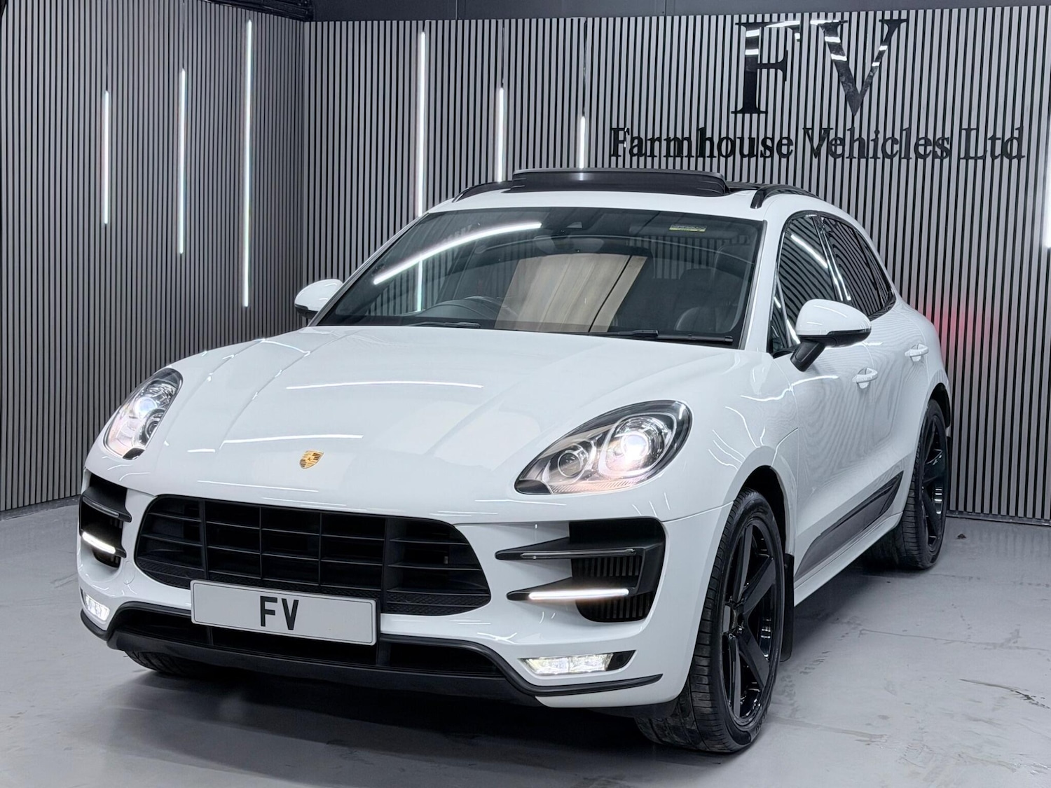 Used Porsche Macan 2016 for sale - 77970523: Photo 10