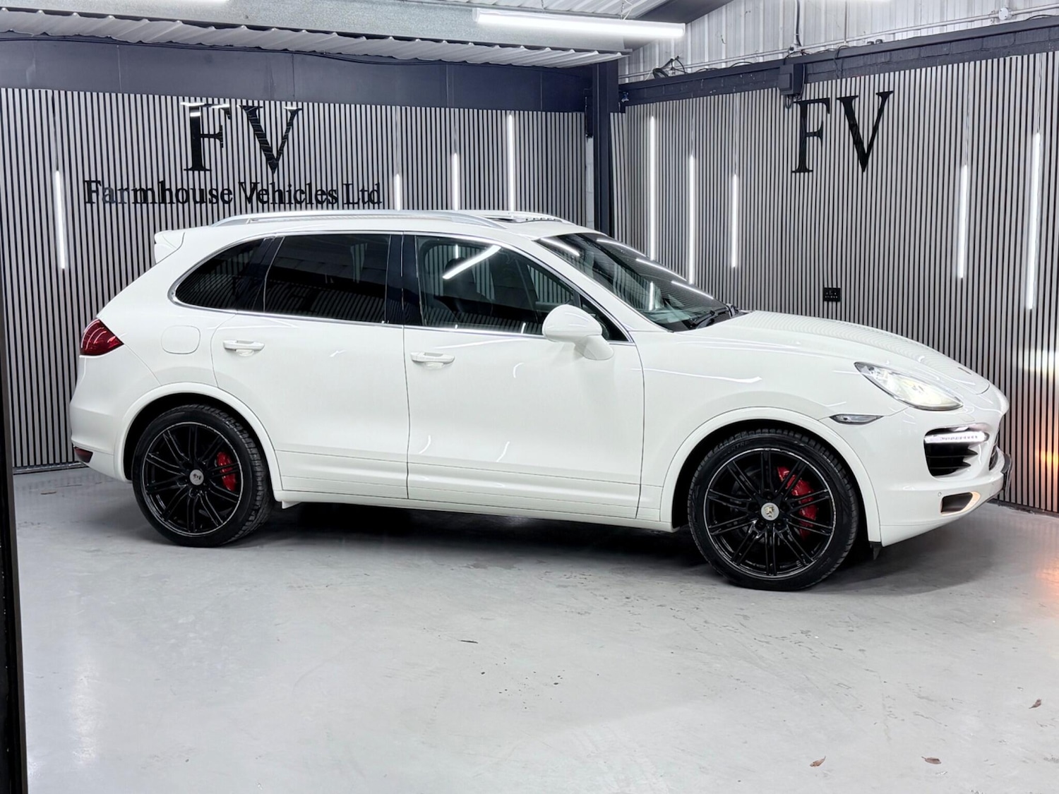 Used Porsche Cayenne 2010 for sale - 77114183: Photo 2