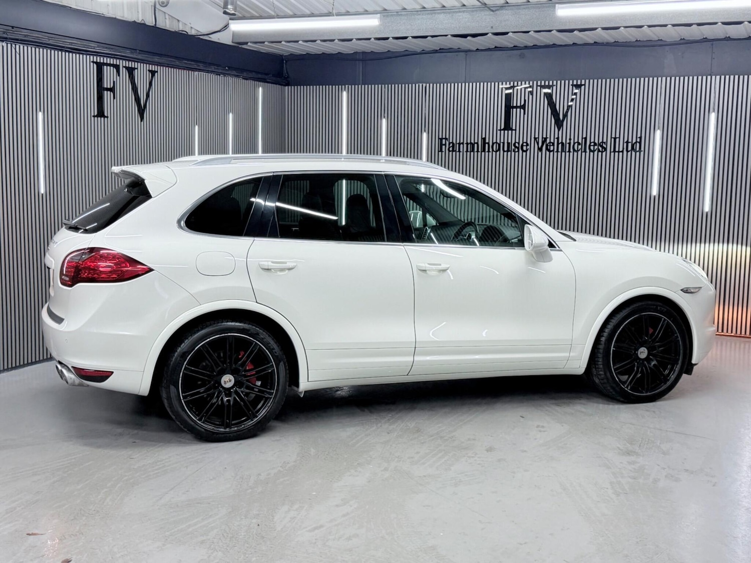 Used Porsche Cayenne 2010 for sale - 77114183: Photo 3