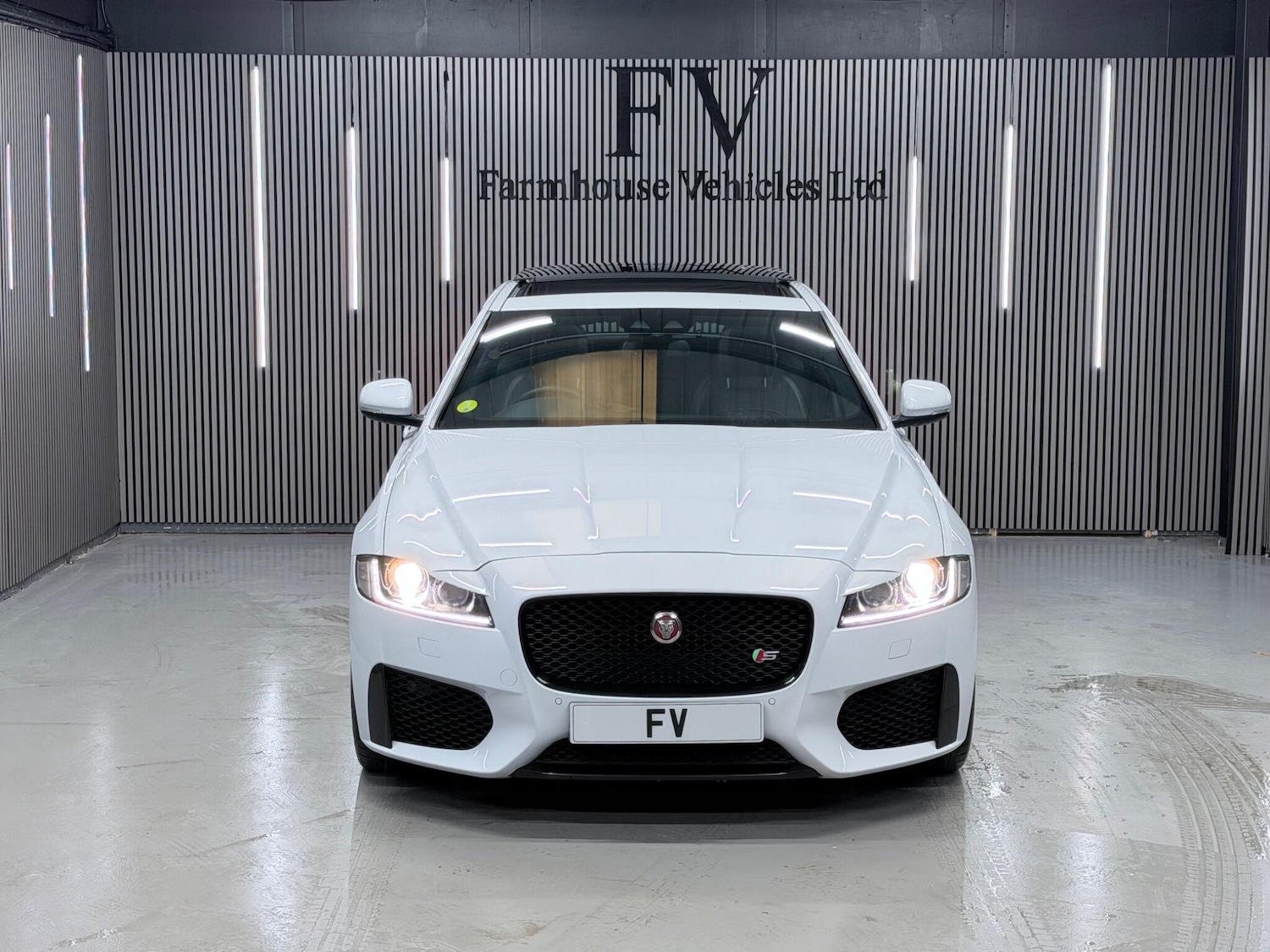 Used Jaguar XF 2016 for sale - 77290575: Photo 2