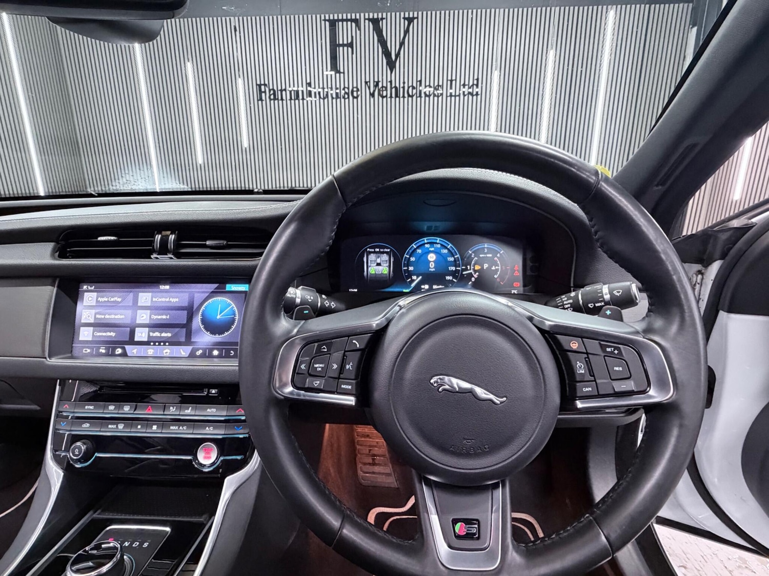 Used Jaguar XF 2016 for sale - 77290575: Photo 30