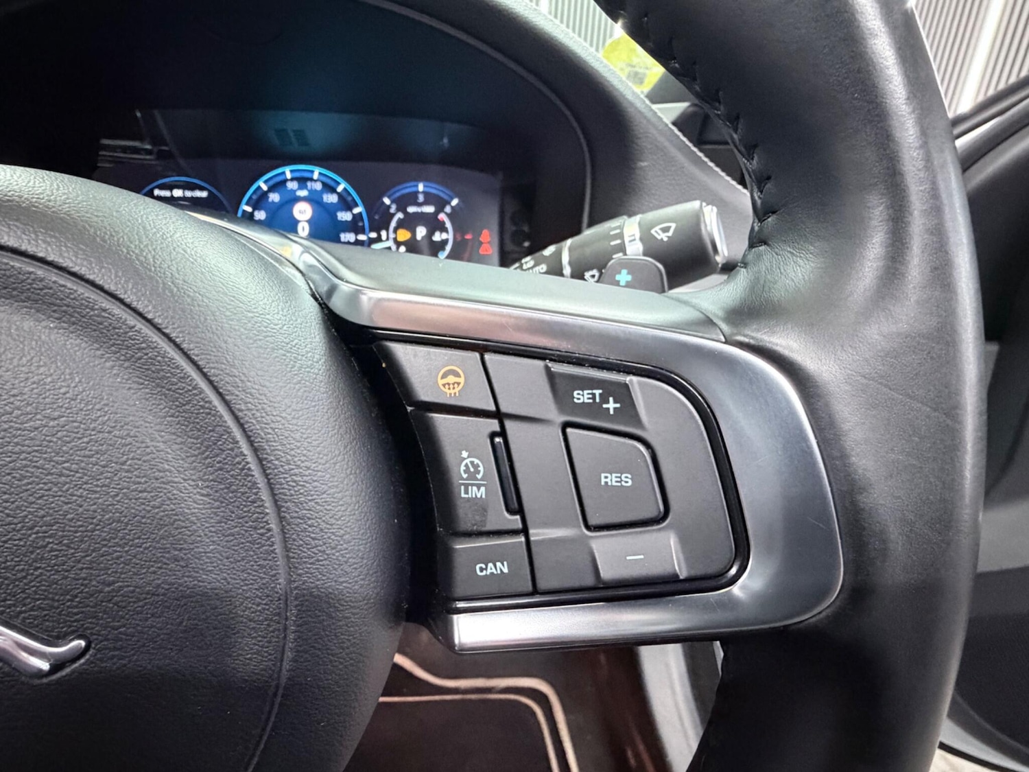 Used Jaguar XF 2016 for sale - 77290575: Photo 32