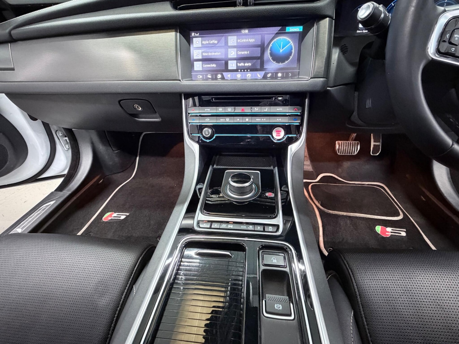 Used Jaguar XF 2016 for sale - 77290575: Photo 33