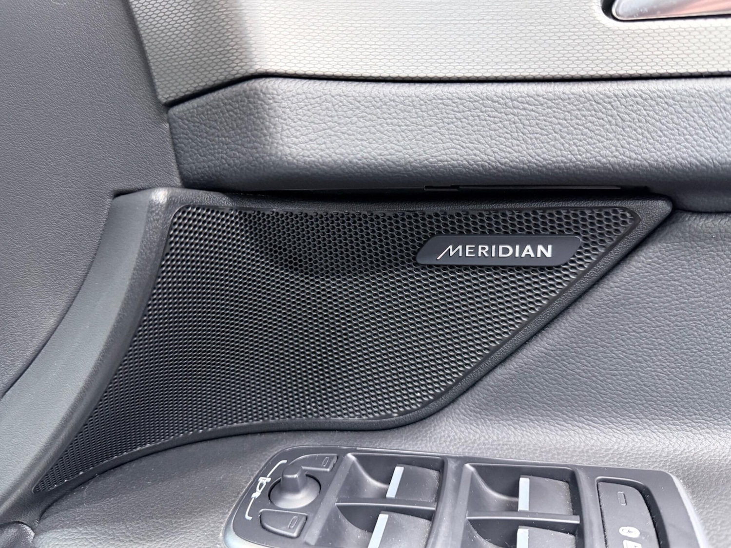 Used Jaguar XF 2016 for sale - 77290575: Photo 34