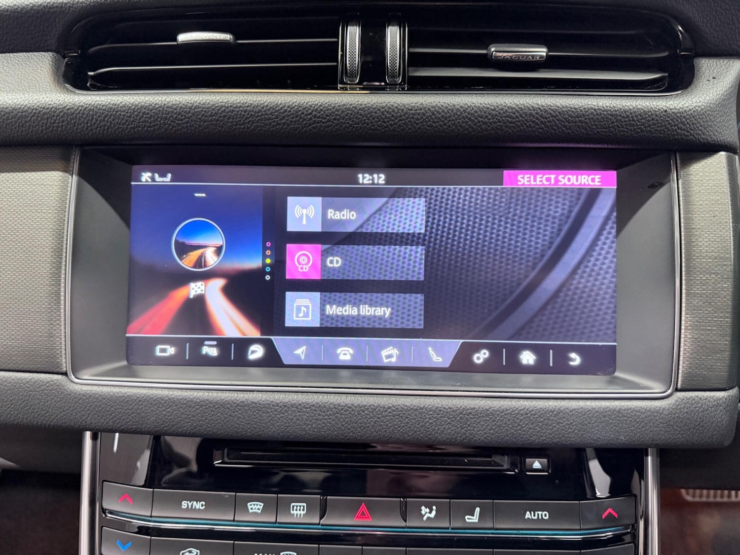 Used Jaguar XF 2016 for sale - 77290575: Photo 40