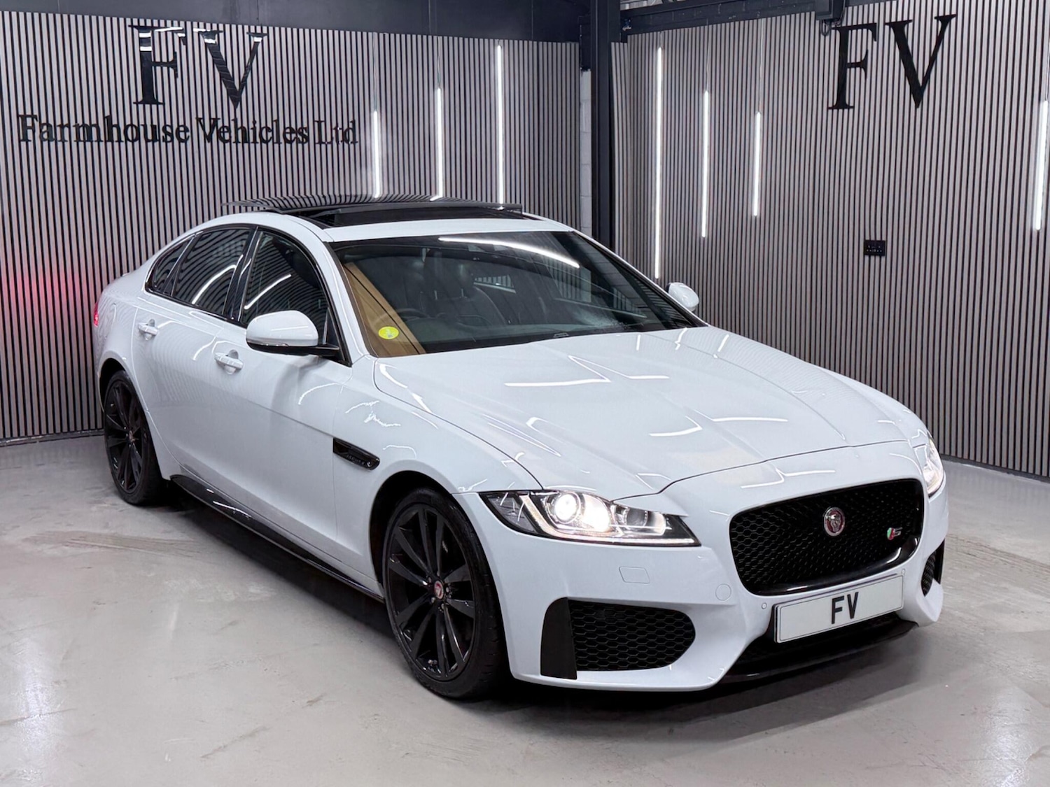 Used Jaguar XF 2016 for sale - 77290575: Photo 6