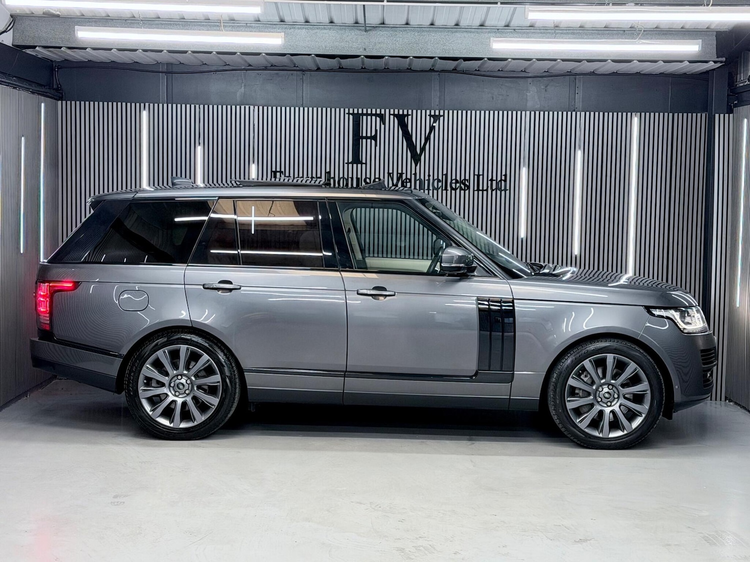 Used Land Rover Range Rover 2017 for sale - 77695830: Photo 2