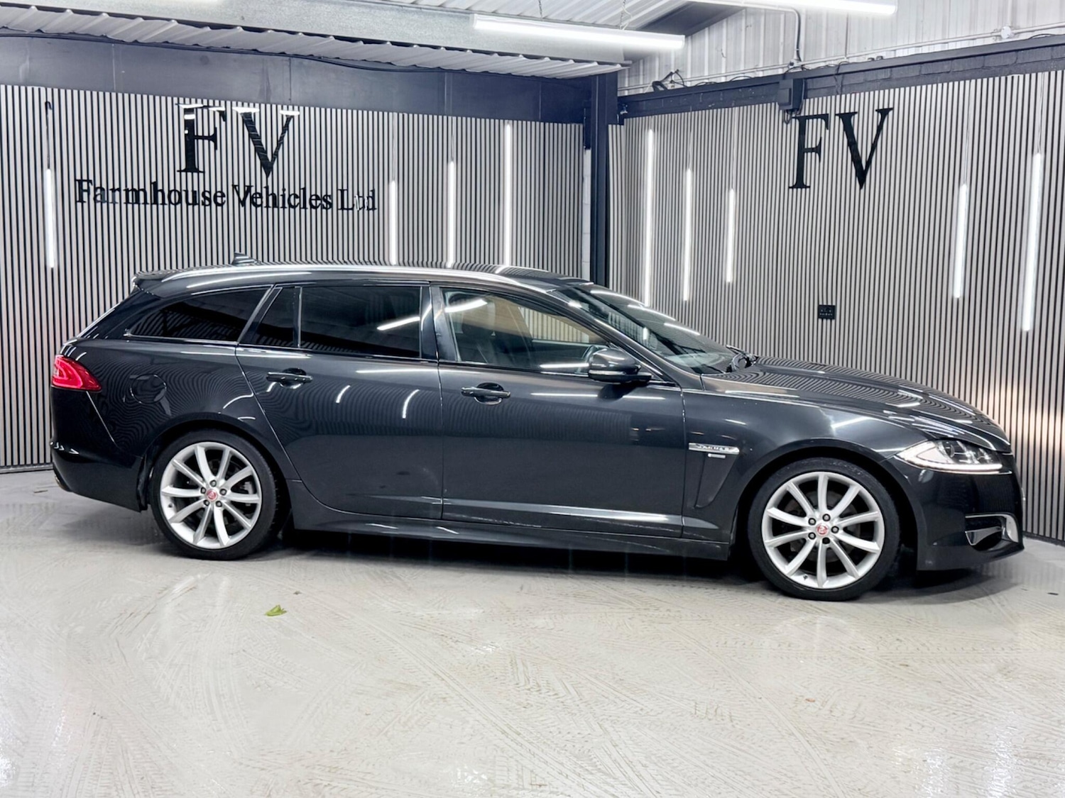 Used Jaguar XF 2014 for sale - 77359019: Photo 2