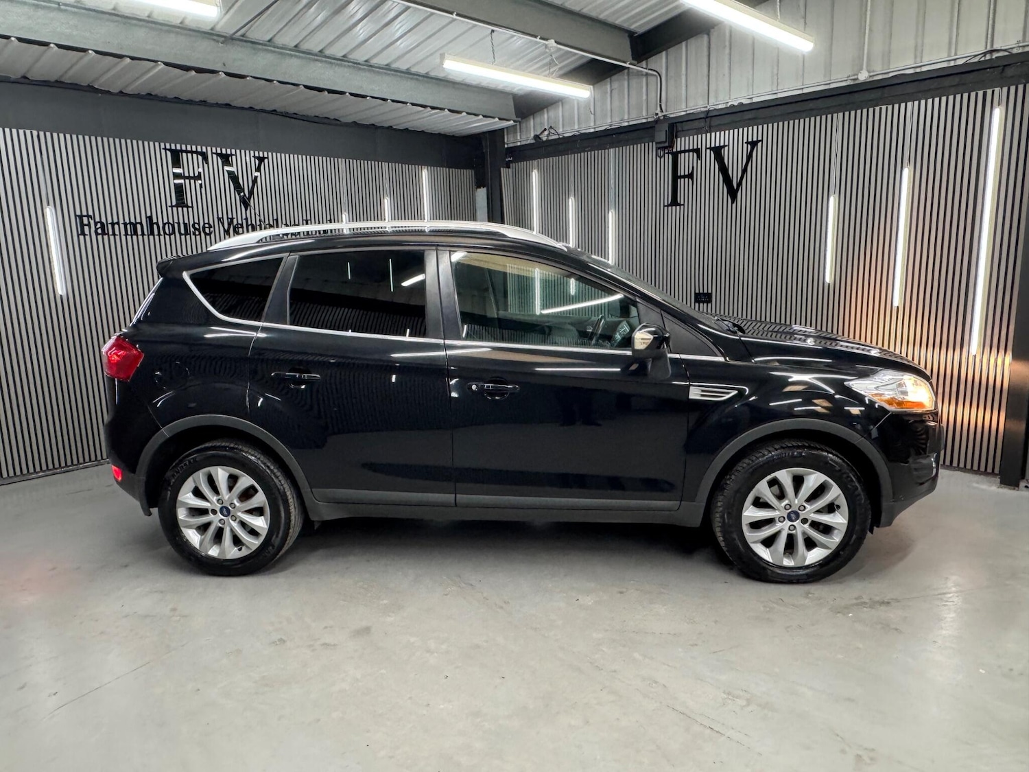 Used Ford Kuga 2012 for sale - 77114174: Photo 2