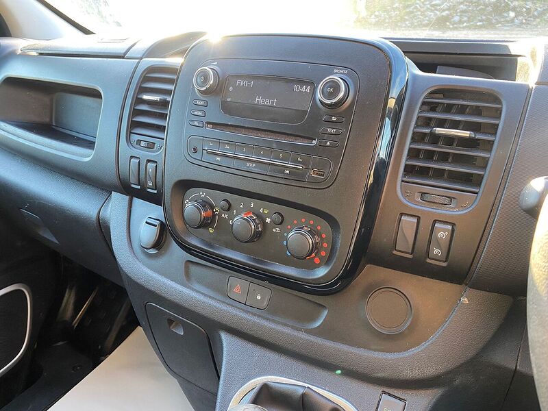 Used Vauxhall Vivaro 2016 for sale - 76682359: Photo 20