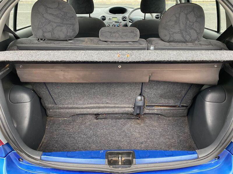 Used Toyota Yaris 2002 for sale - 76707327: Photo 11