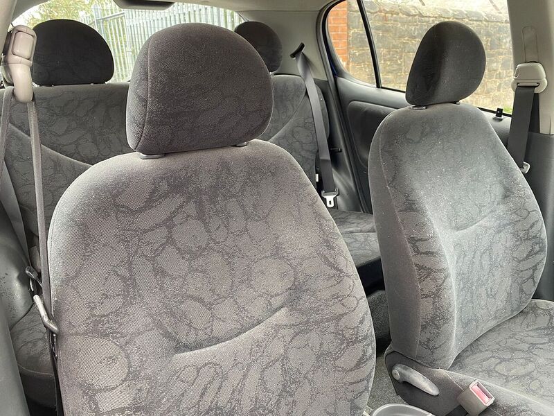 Used Toyota Yaris 2002 for sale - 76707327: Photo 13