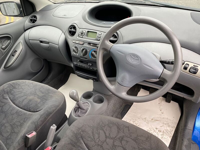 Used Toyota Yaris 2002 for sale - 76707327: Photo 15