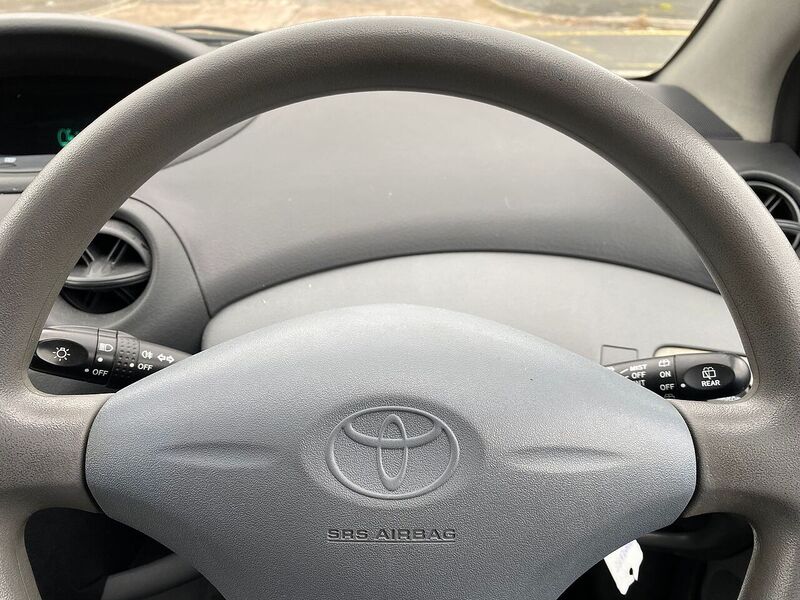 Used Toyota Yaris 2002 for sale - 76707327: Photo 16