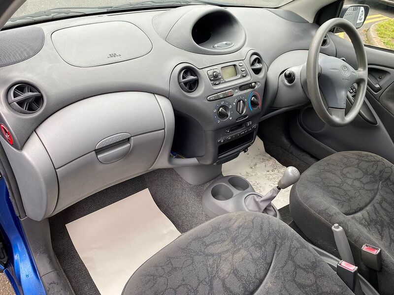 Used Toyota Yaris 2002 for sale - 76707327: Photo 19